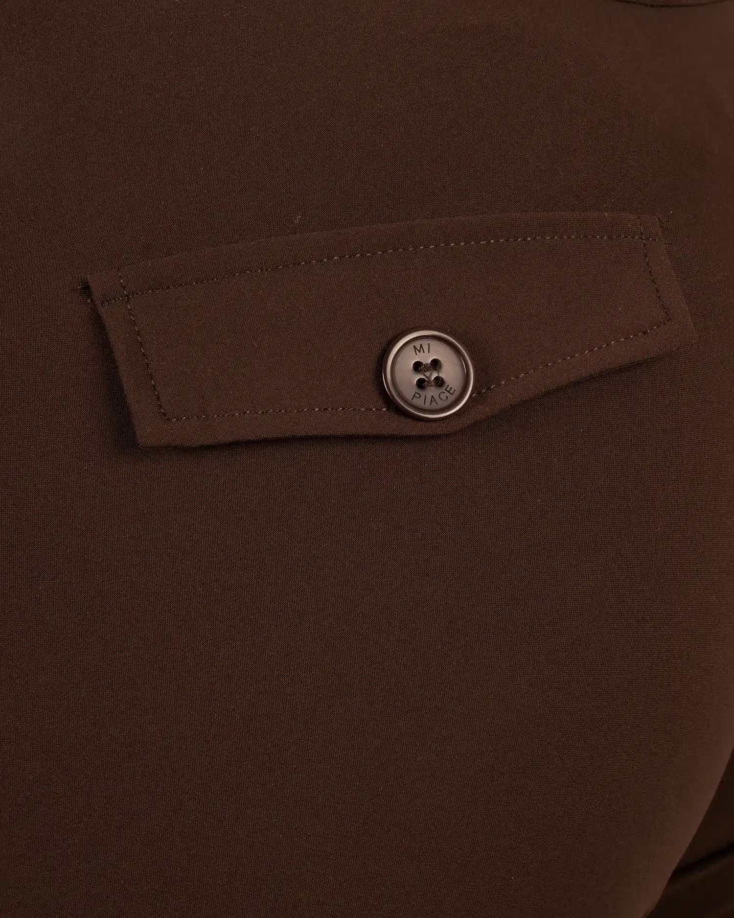 Donkerbruine travelstof short van Mi Piace - Afbeelding 6