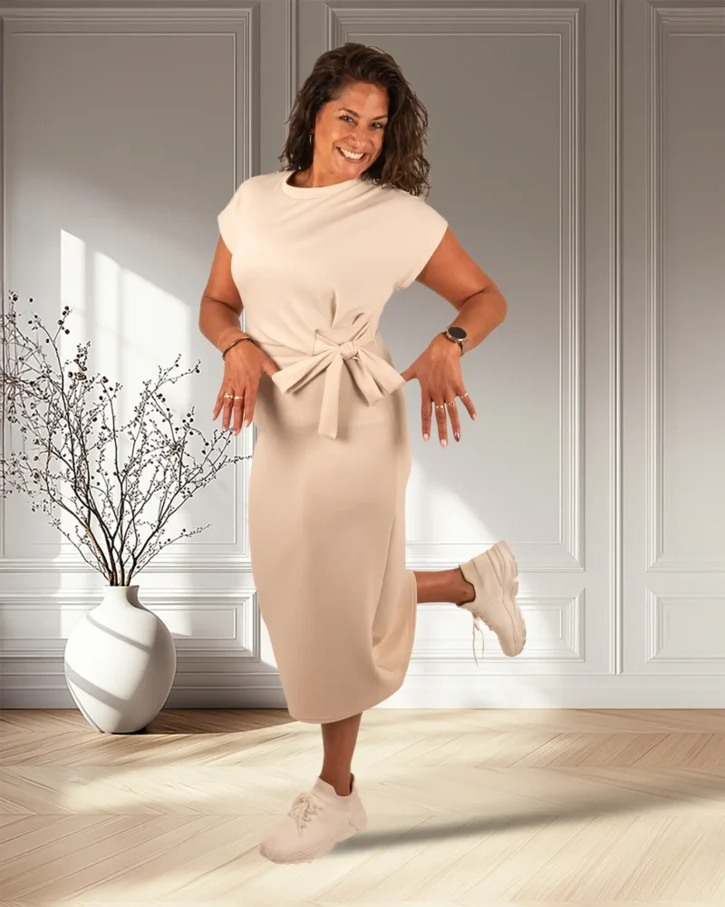 Beige jurk met strik van Miuco - Afbeelding 3
