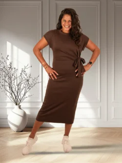 Donkerbruine jurk met strik van Miuco