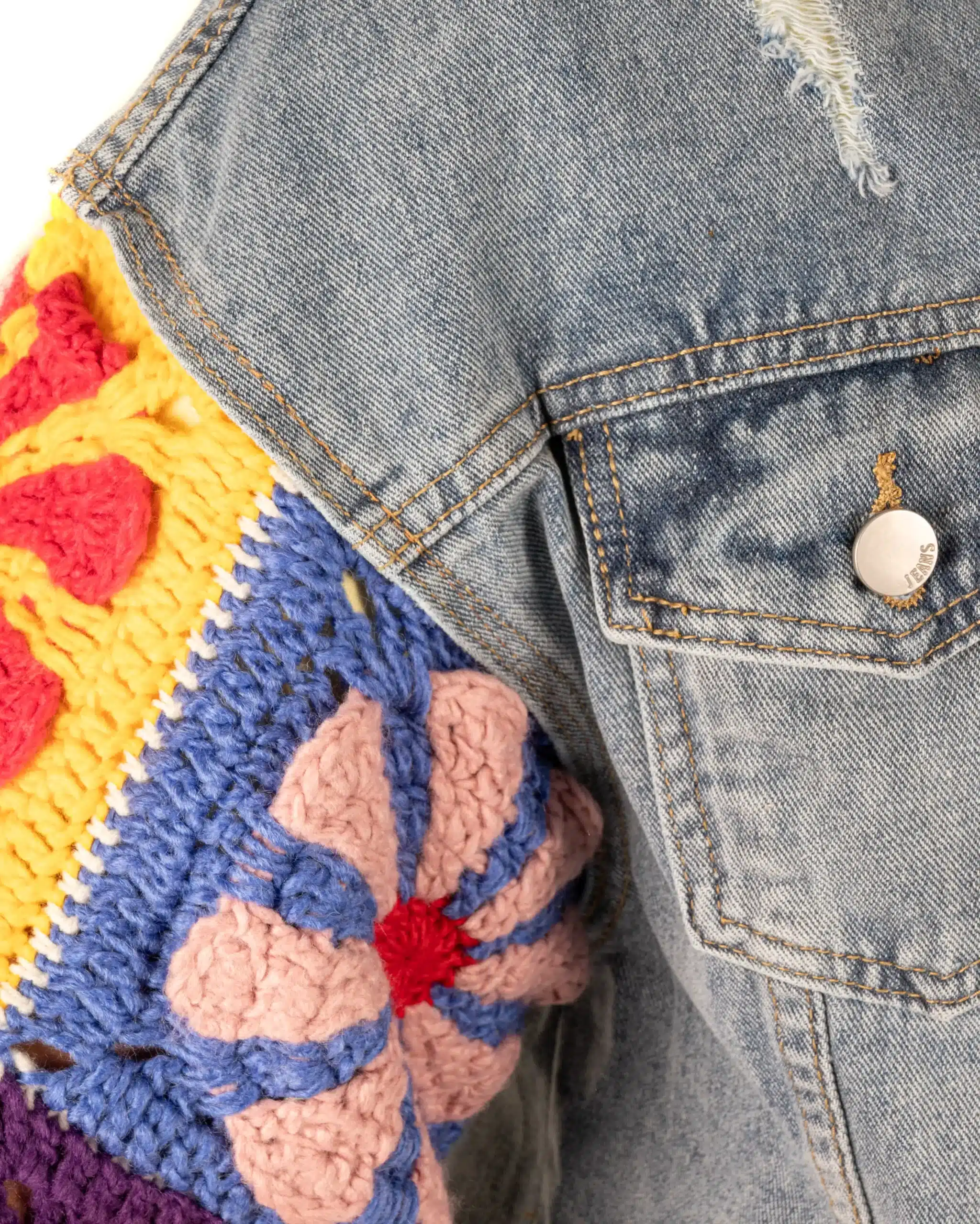 Spijkerjas met gehaakte mouwen van Golden Days - Afbeelding 4