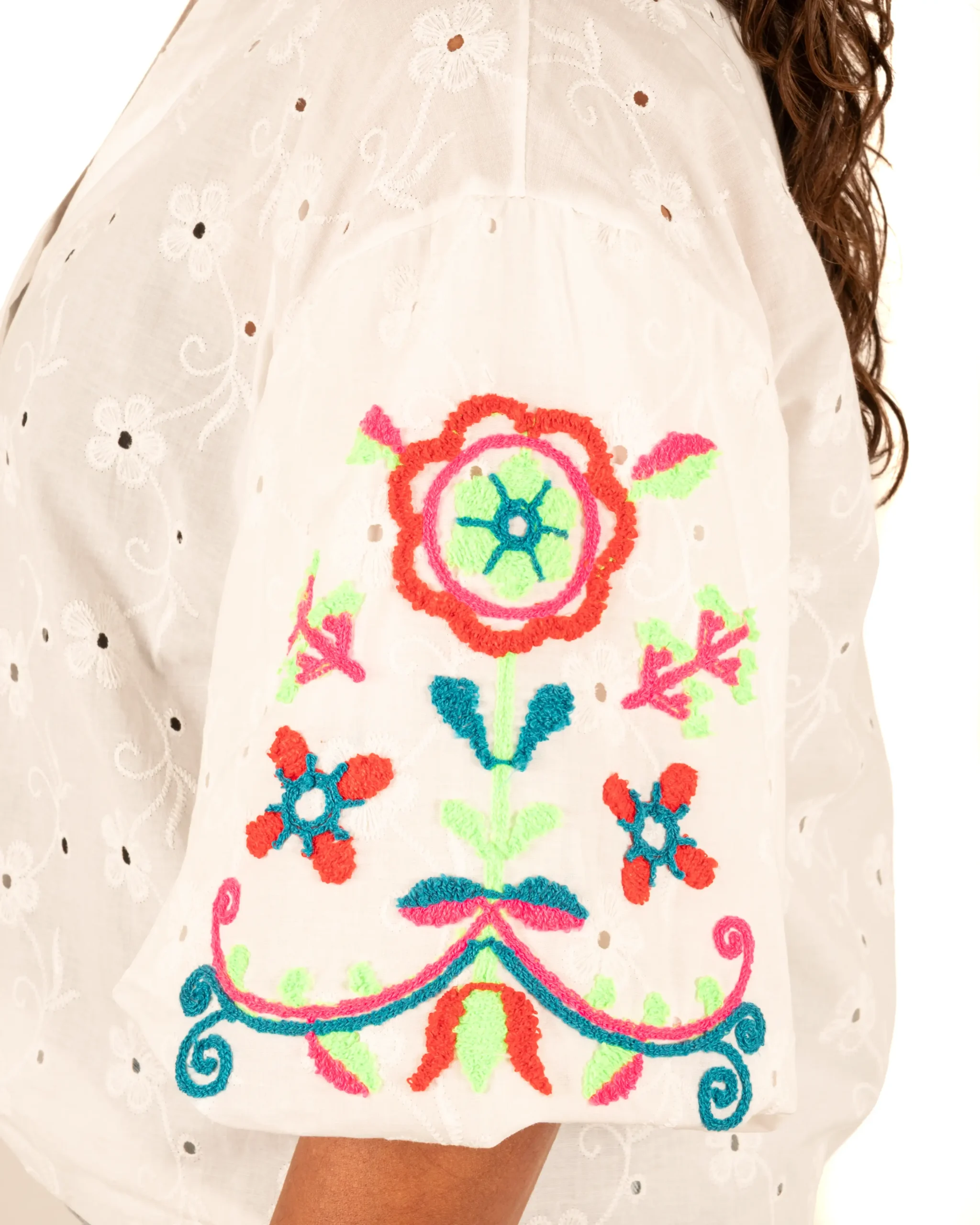 Witte broderie blouse met fluor mouw van El-Vita - Afbeelding 4