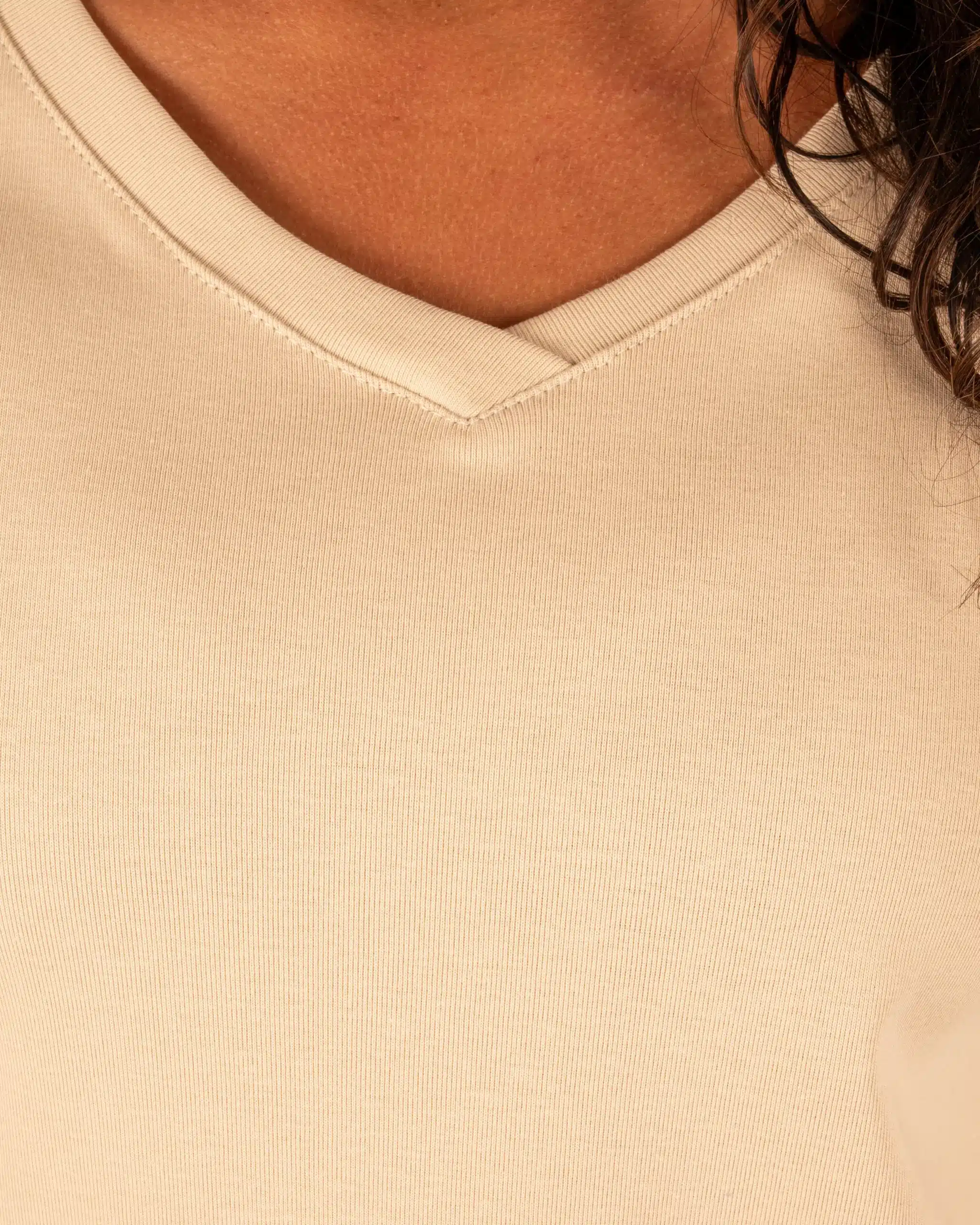 Beige basis shirt V-hals van Gemma Ricceri - Afbeelding 4