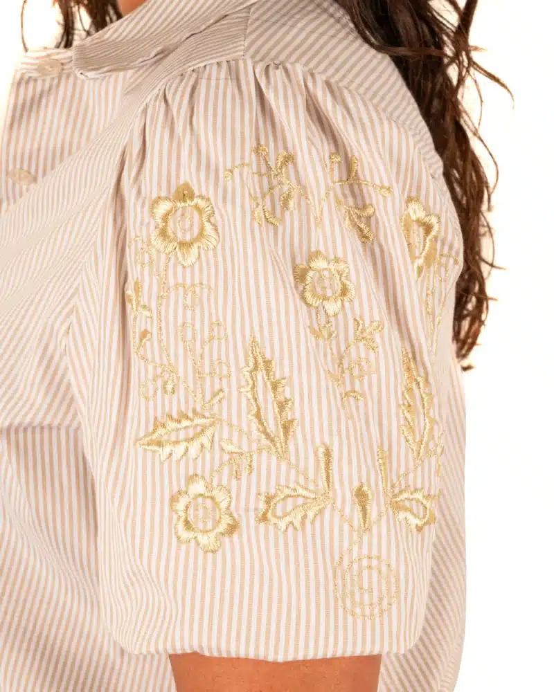 Beige gestreepte blouse met geborduurde pofmouw van Gemma Ricceri - Afbeelding 4