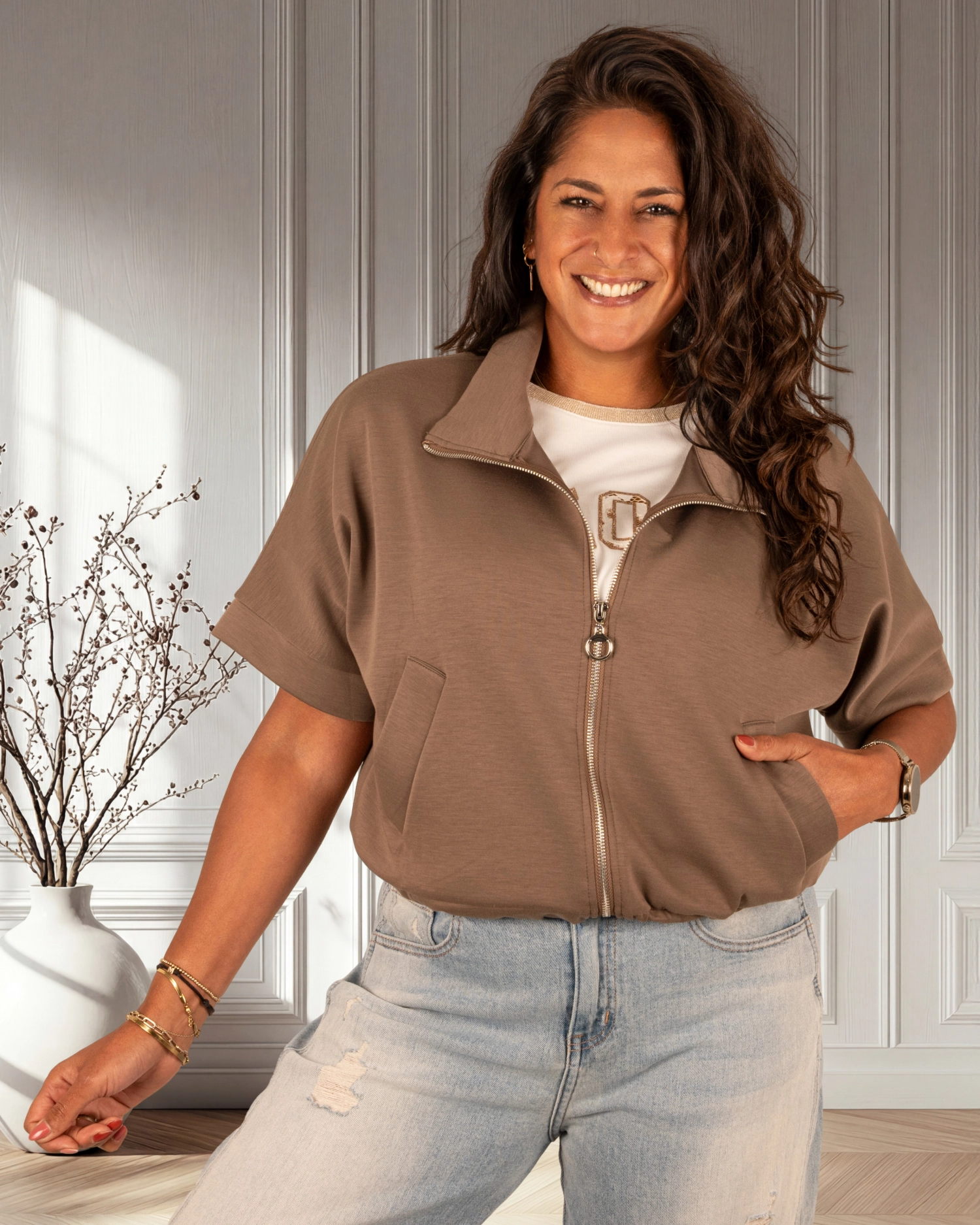 Taupe jog vest korte mouw van El-Vita - Afbeelding 2