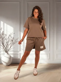 Taupe joggingpak kort van El-Vita