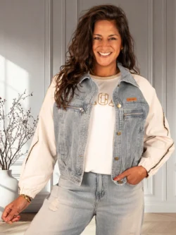 Jeans/beige bomberjack van Lucy-H Studio