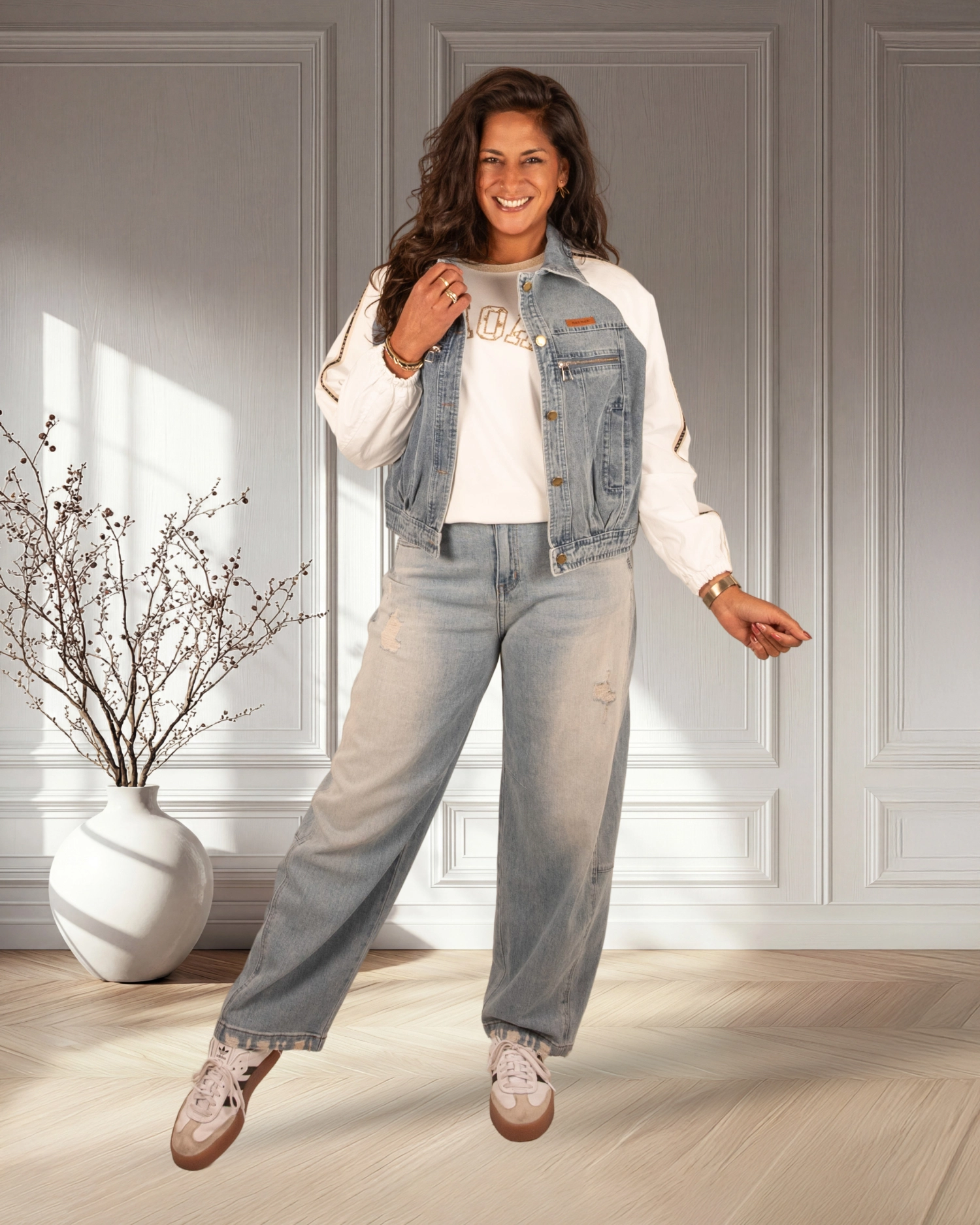 Jeans/wit bomberjack van Lucy-H Studio - Afbeelding 2