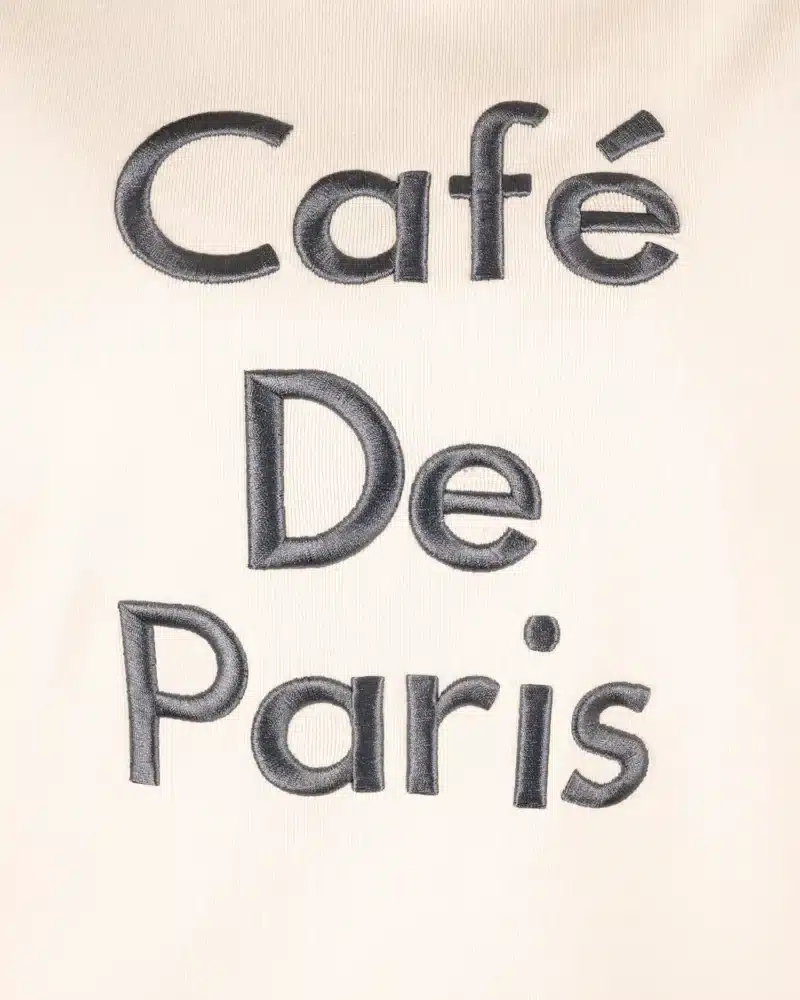 Off-white shirt blauwe "Café De Paris"print van Ambika - Afbeelding 4