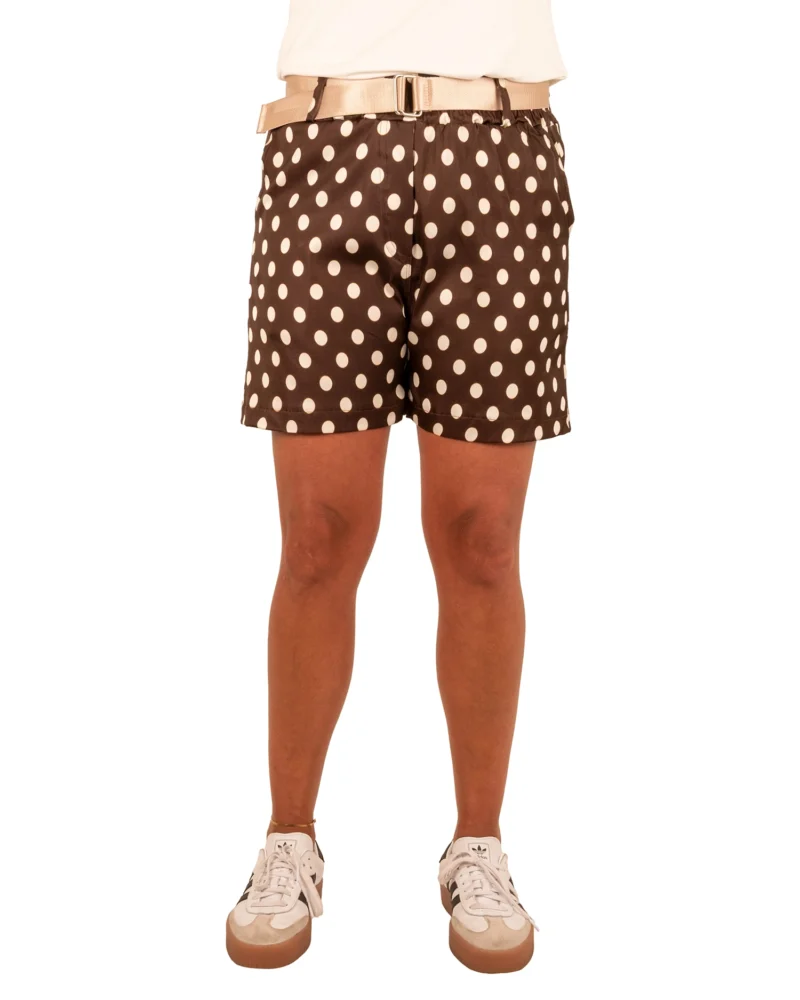 Bruine silk look short met ecru dots van Gemma Ricceri - Afbeelding 4