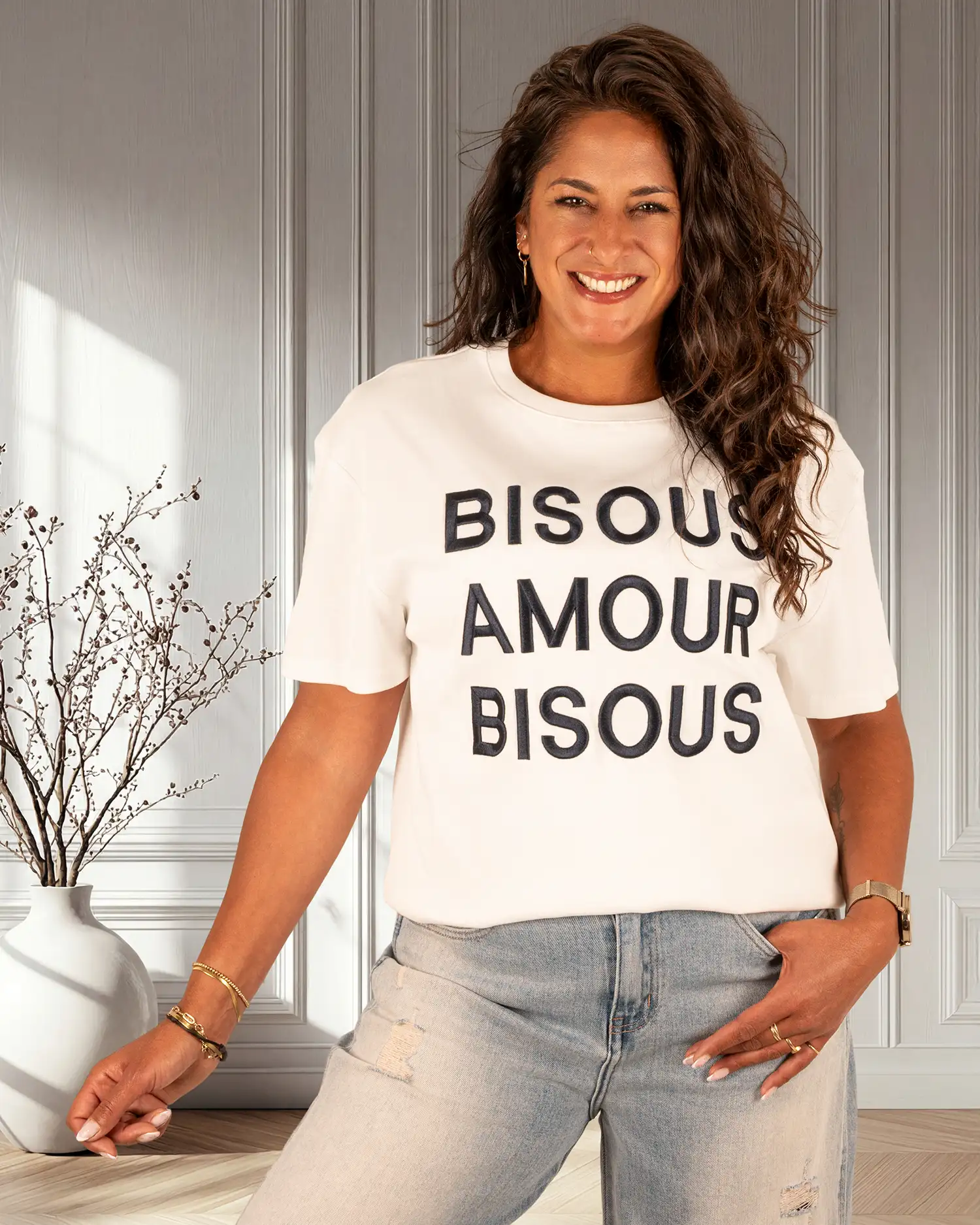 Off-white shirt donkerblauwe "Bisous"print van Ambika - Afbeelding 5