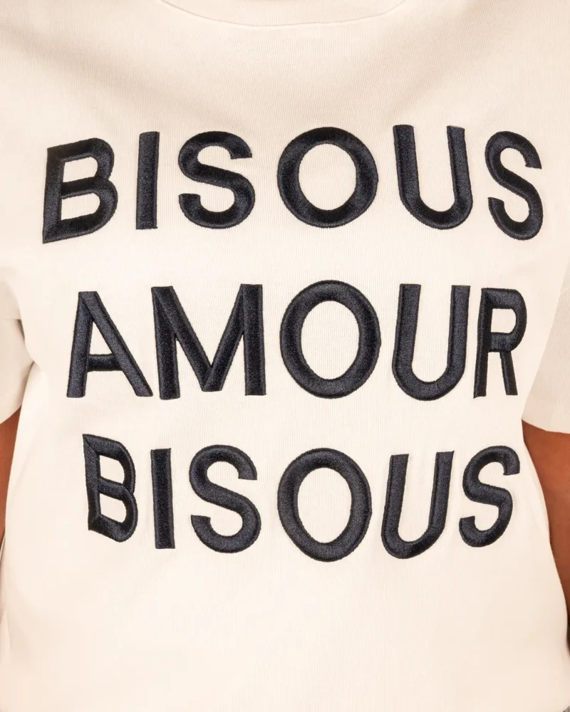 Off-white shirt donkerblauwe "Bisous"print van Ambika - Afbeelding 4