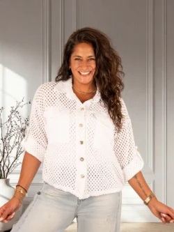 Witte gehaakte blouse van Gemma Ricceri.