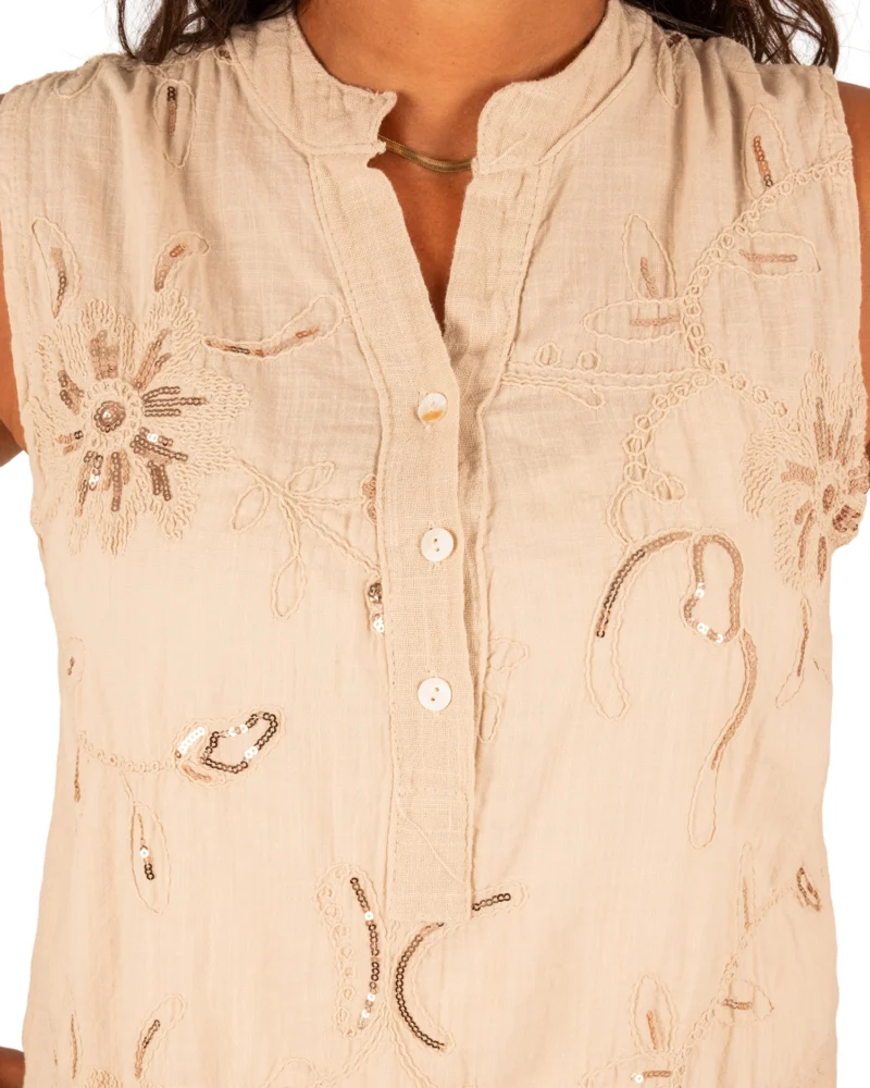 Beige mouwloze blouse met borduur en pailletten van New Collection - Afbeelding 4
