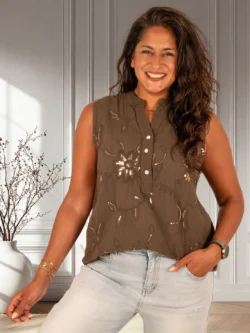 Donkerbruine mouwloze blouse met borduur en pailletten van New Collection