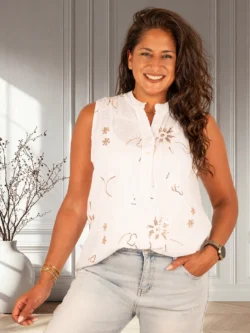Witte mouwloze blouse met borduur en pailletten van New Collection
