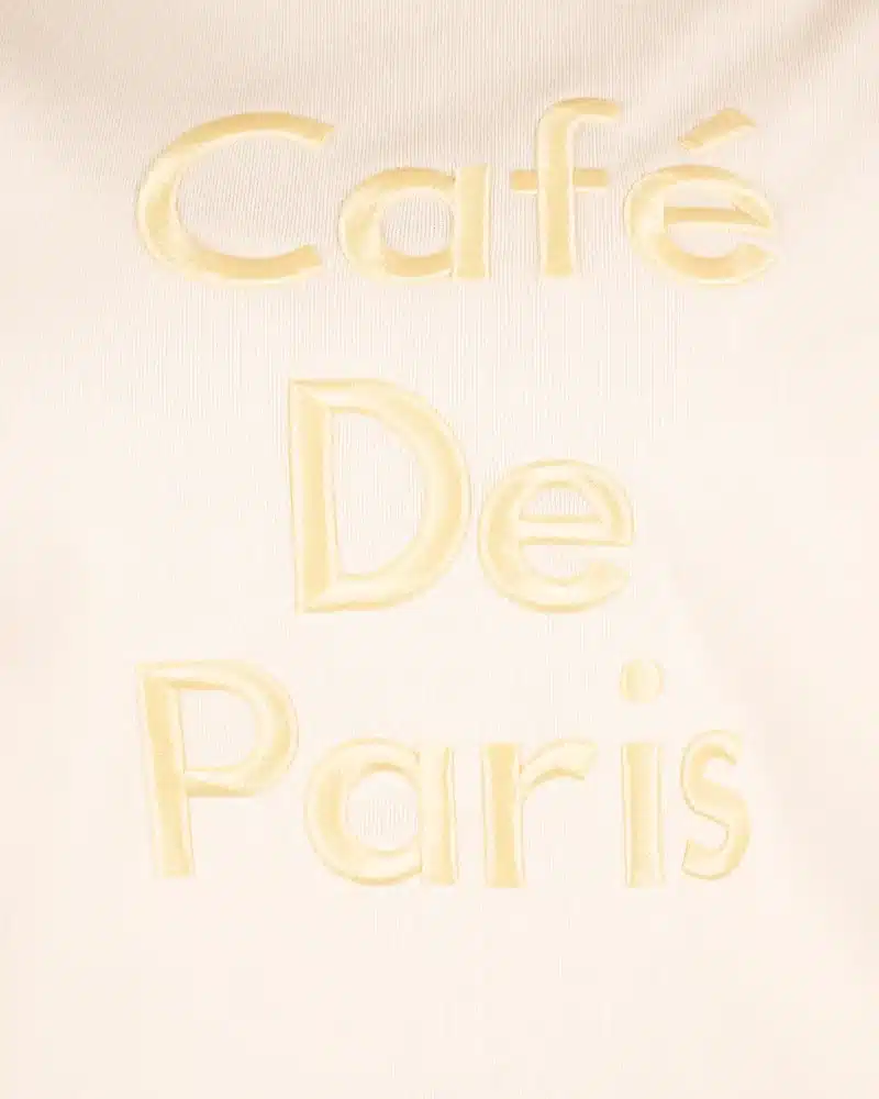 Off-white shirt gele "Café De Paris"print van Ambika - Afbeelding 3