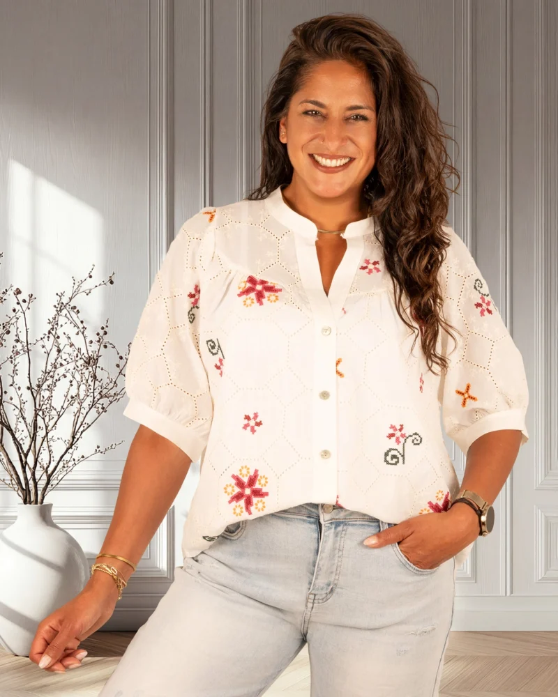 Ecru blouse met borduur van Gemma Ricceri