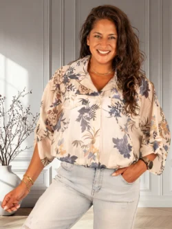 Beige ballonblouse blauwe bloemenprint van BM
