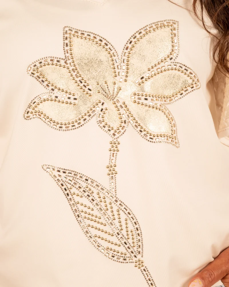 Beige shirt bloem van studs van Gemma Ricceri - Afbeelding 4