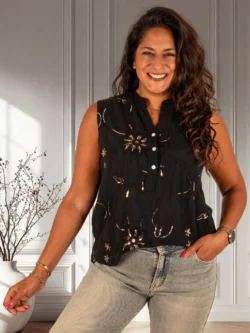 Zwarte mouwloze blouse met borduur en pailletten van New Collection