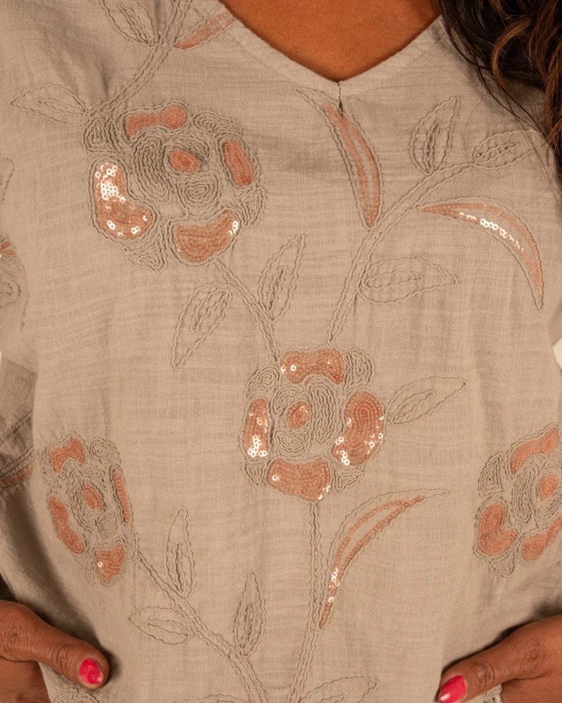 Taupe katoenen shirt met pailletten van New Collection - Afbeelding 4