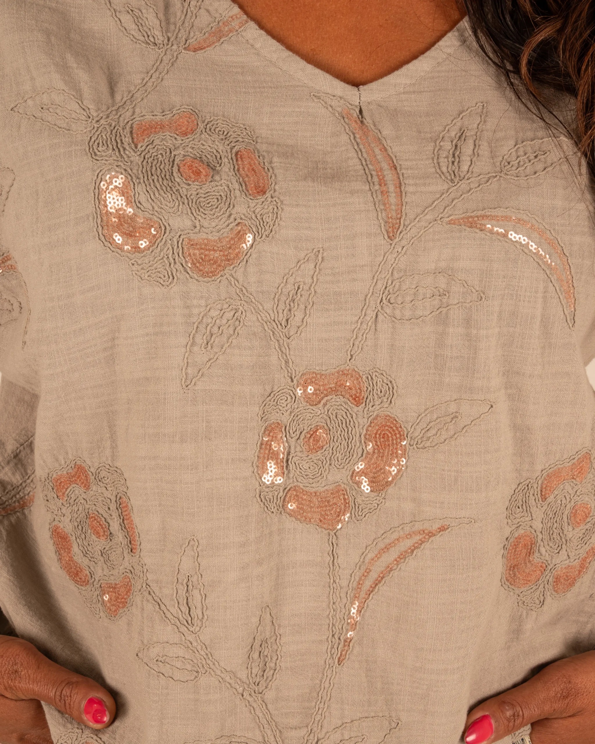 Taupe katoenen shirt met pailletten van New Collection - Afbeelding 4