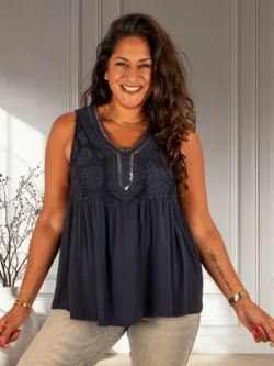 Donkerblauw hemdje met kanten bovenkant van New Collection