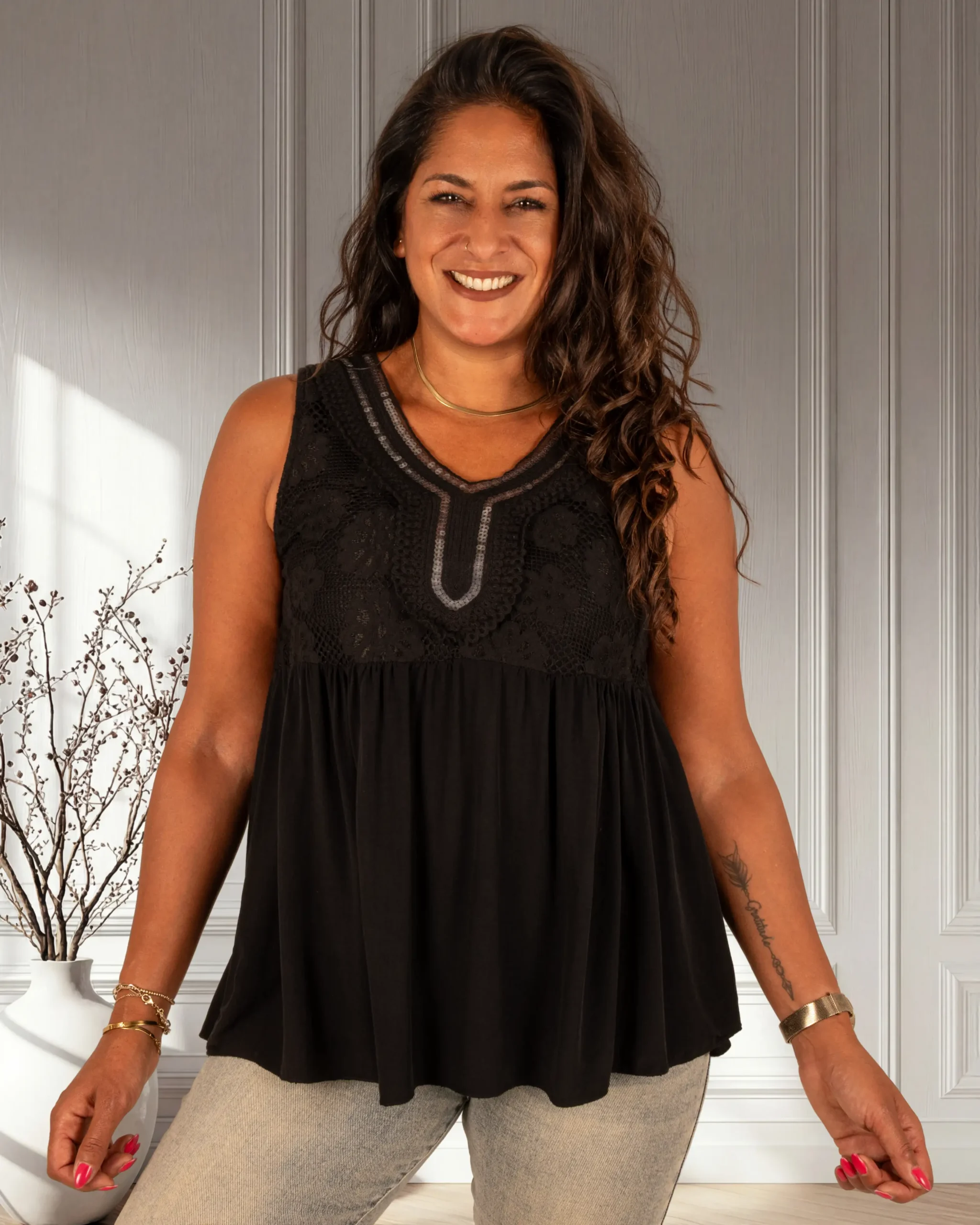 Zwart hemdje met kanten bovenkant van New Collection