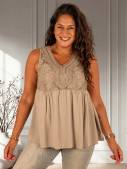 Taupe hemdje met kanten bovenkant van New Collection