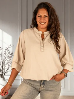 Beige oversized blouse van Perla Nera
