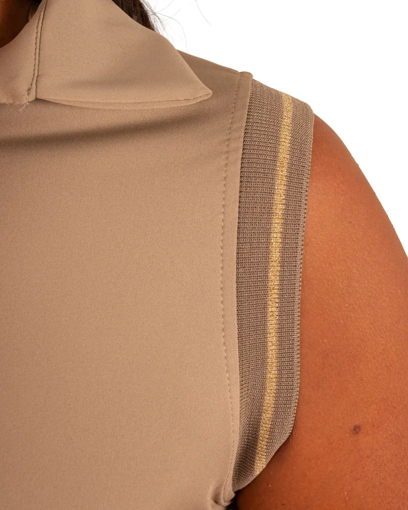 Donkerbeige mouwloze travelstof top van El-Vita - Afbeelding 4