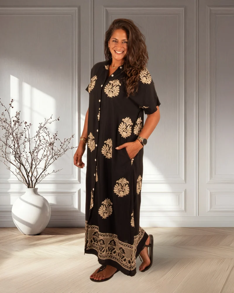 Zwarte lange jurk met goudkleurig borduur van Fashion Classic - Afbeelding 3