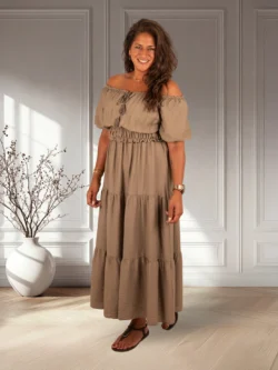 Taupe off-shoulder jurk van El-Vita