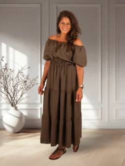 Donkerbruine off-shoulder jurk van El-Vita