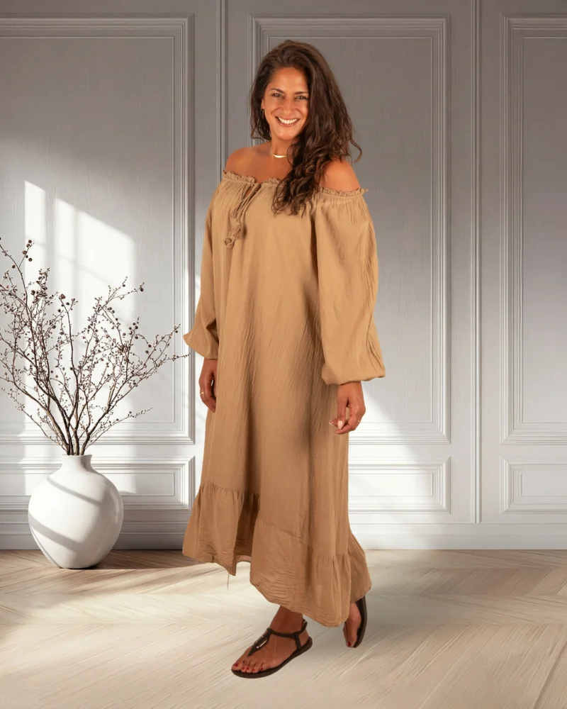 Camel off-shoulder jurk van El-Vita