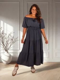 Donkerblauwe off-shoulder jurk van El-Vita