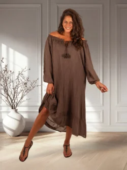Donkerbruine off-shoulder jurk van El-Vita