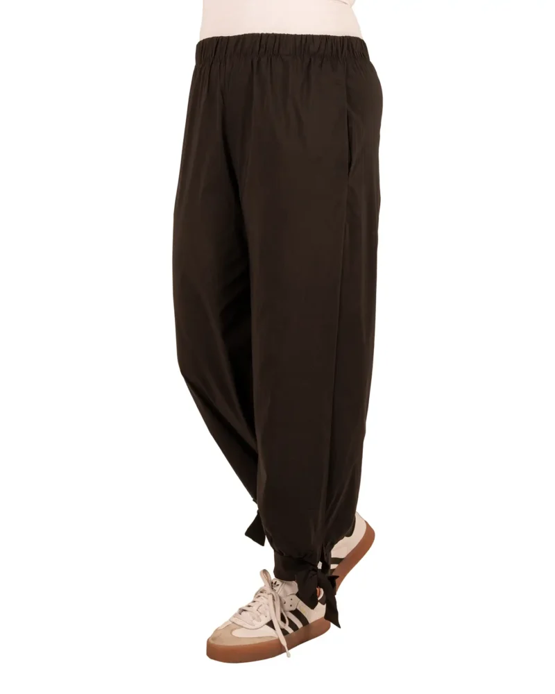 Zwarte barrel broek met strik van El-Vita - Afbeelding 2