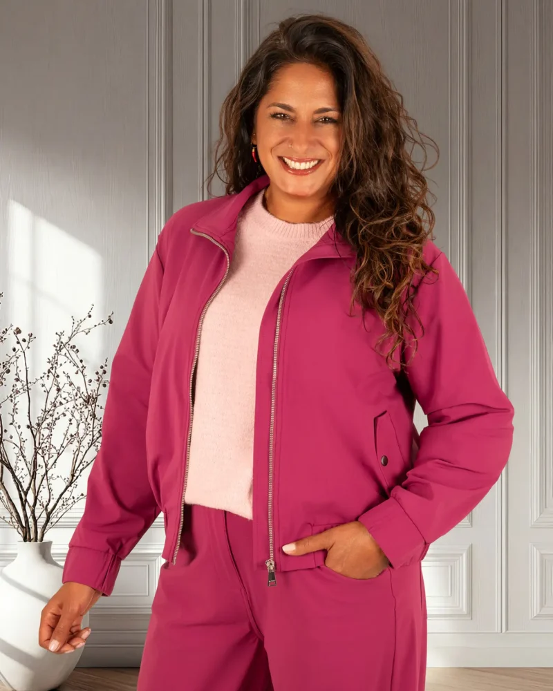 Magenta purple travelstof bomberjack van Mi Piace