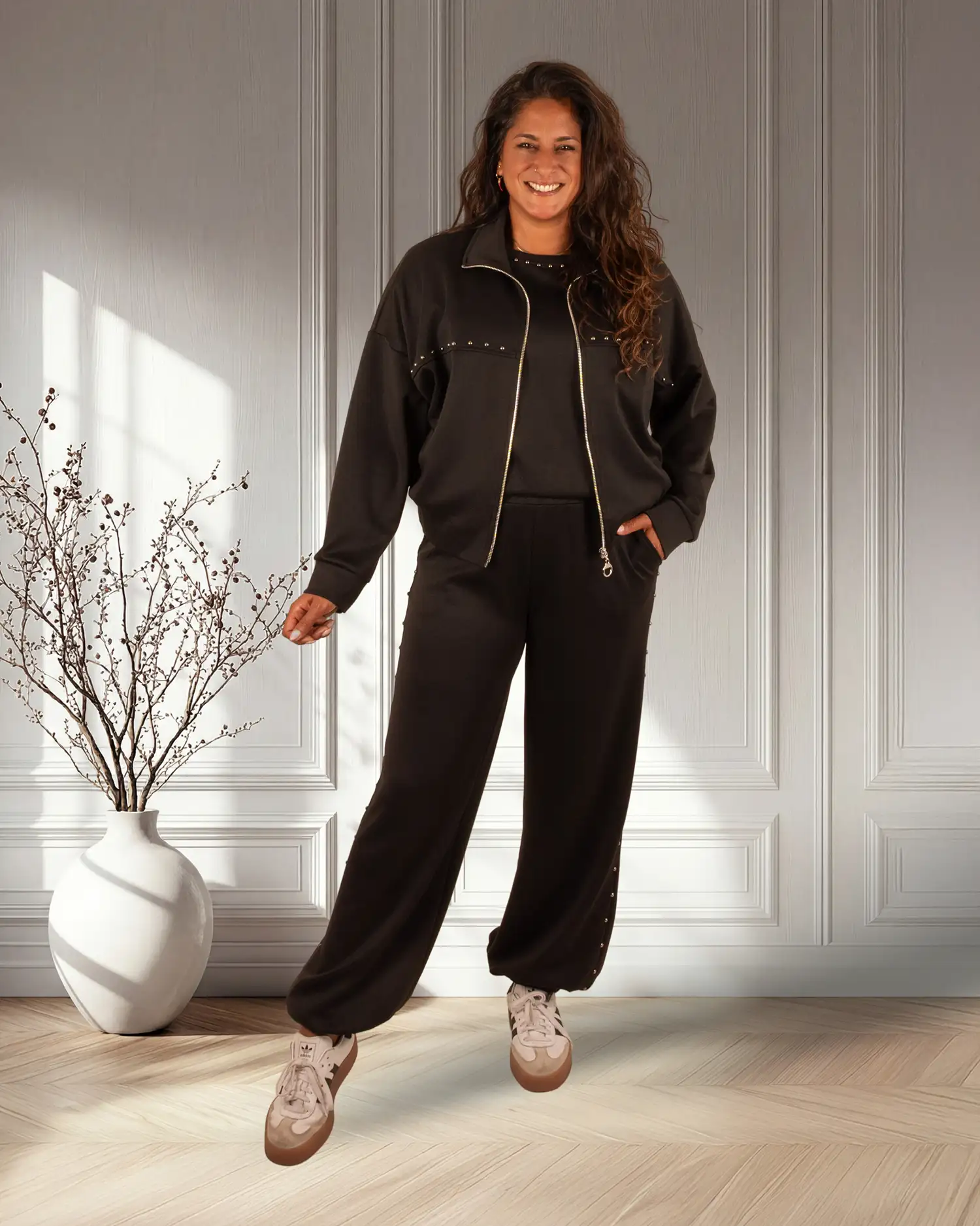 Zwart sweat ballonbroek met studs van El vita