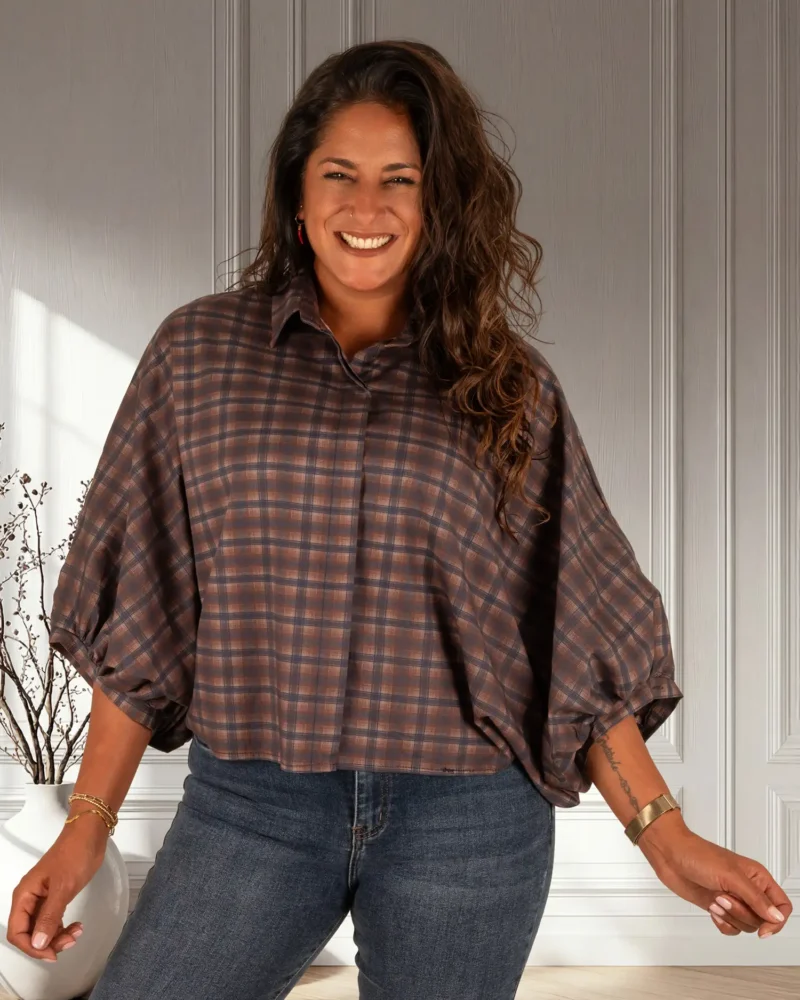 Bruin/blauw geruite oversized blouse van Gemma Ricceri - Afbeelding 2