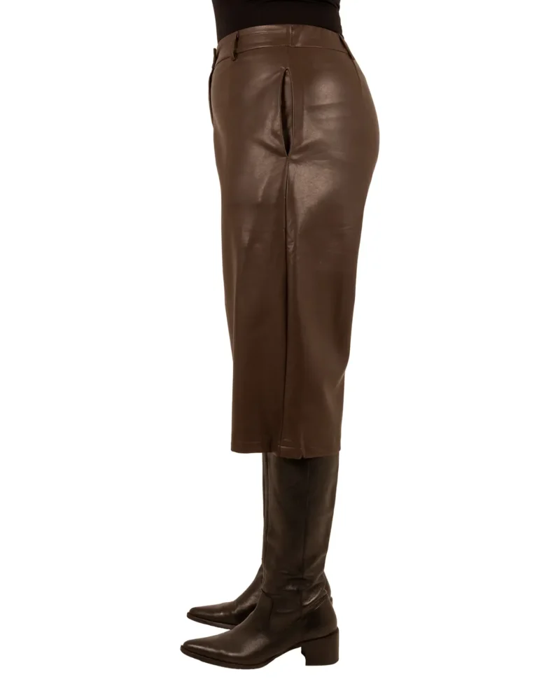 Donkerbruine leatherlook bermuda van Olyto - Afbeelding 4