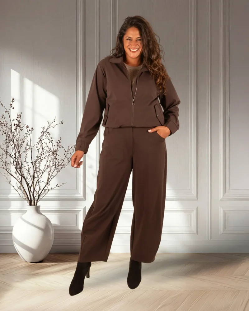 Donkerbruine travelstof barrel broek van Mi Piace