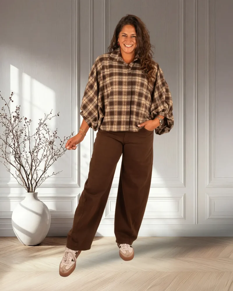Donkerbruin/beige geruite oversized flanellen blouse van Chastar - Afbeelding 2