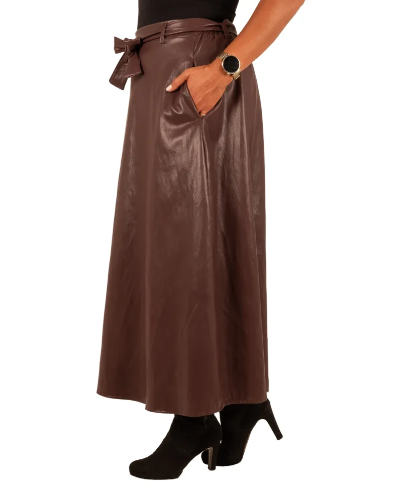 Bordeaux leatherlook rok van Vera Jo - Afbeelding 2