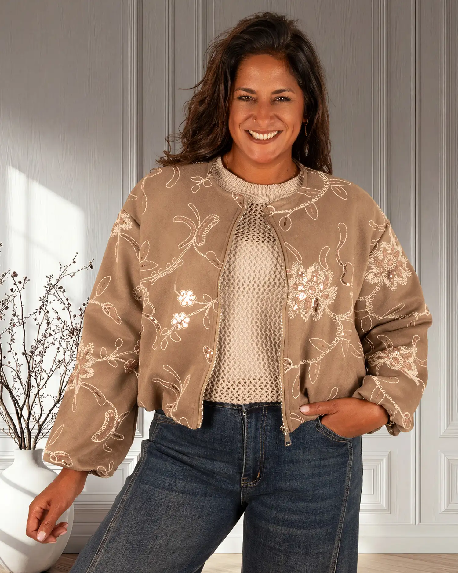 Taupe bloemen pailletten bomberjack van El-vita - Afbeelding 3