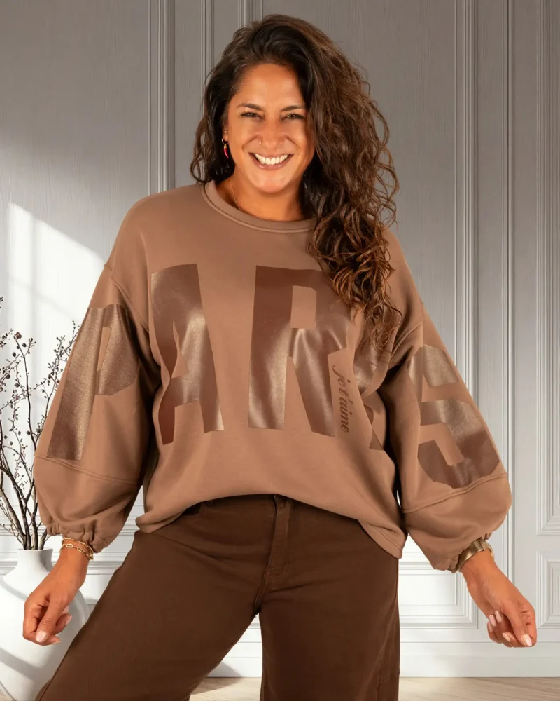 Bruine sweater "Paris" van Monday Afternoon