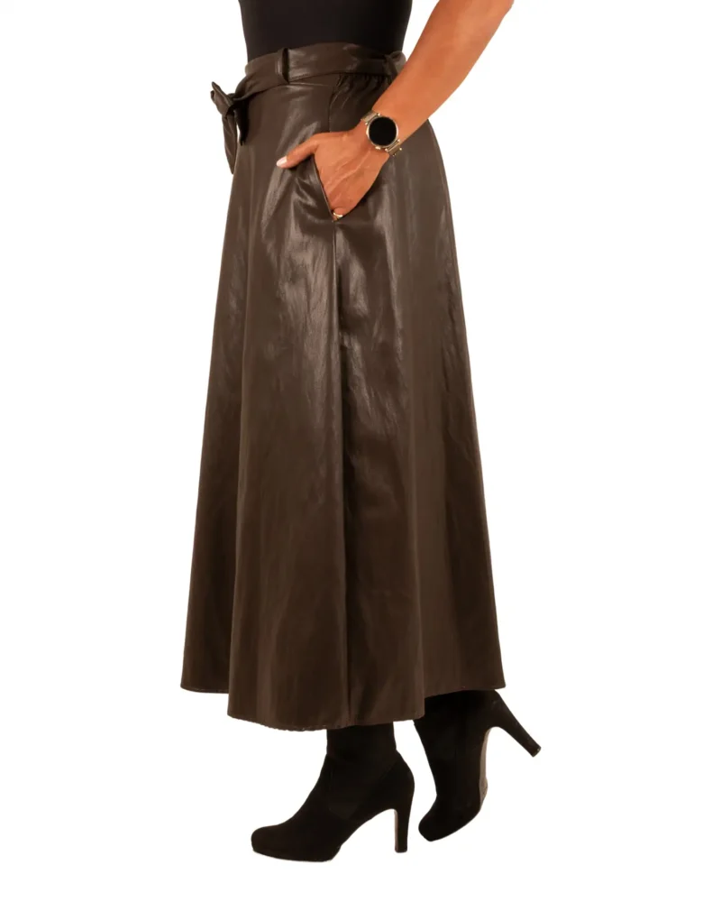 Donkerbruine leatherlook rok van Vera Jo - Afbeelding 4