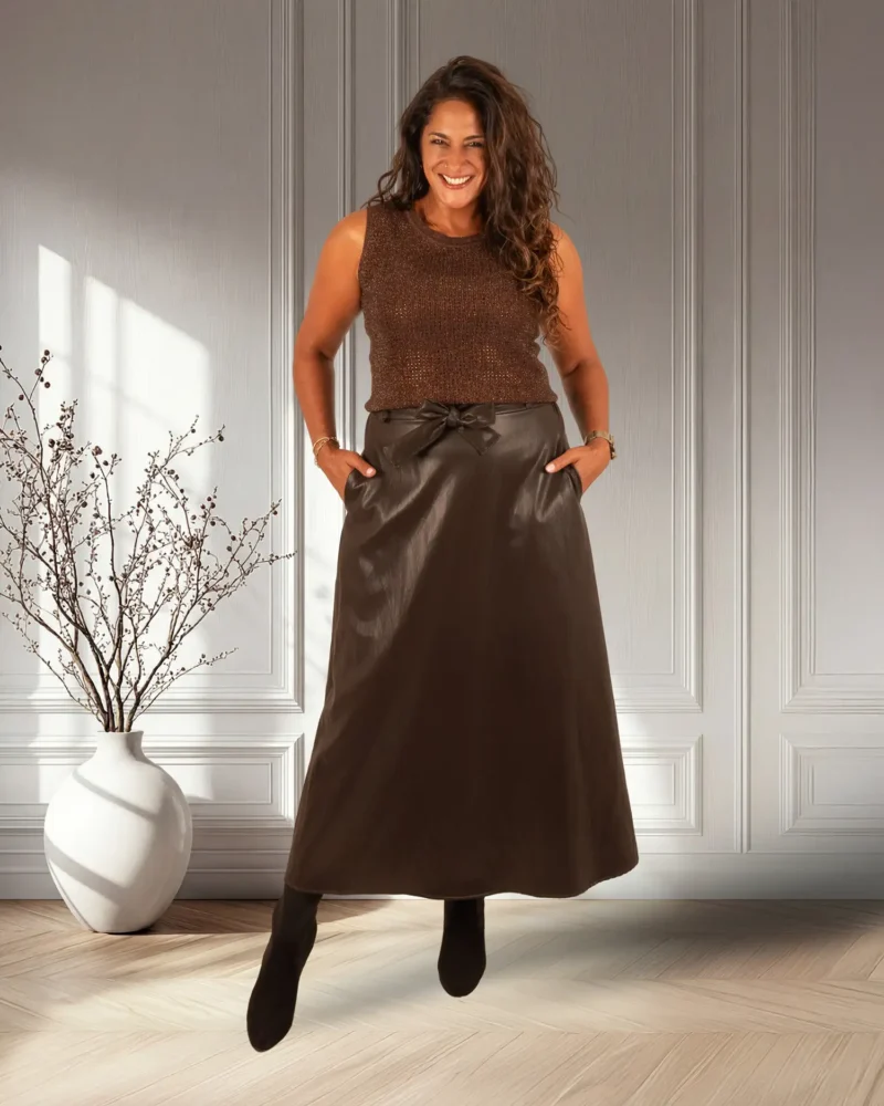 Donkerbruine leatherlook rok van Vera Jo - Afbeelding 3