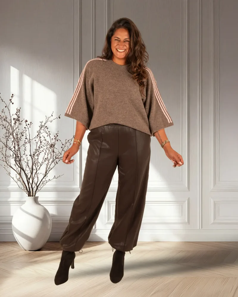 Donkerbruine leatherlook rechte broek van Lunova - Afbeelding 2